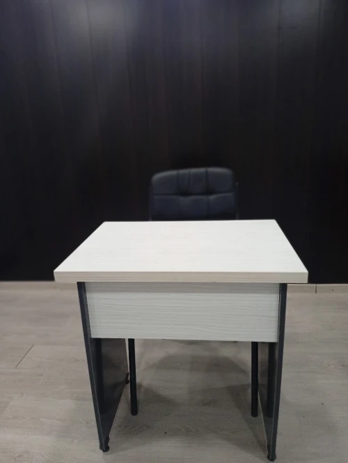Tables et chaises de bureau