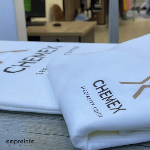 personnalisation textile (t-shirts, polos, casquettes, etc.)