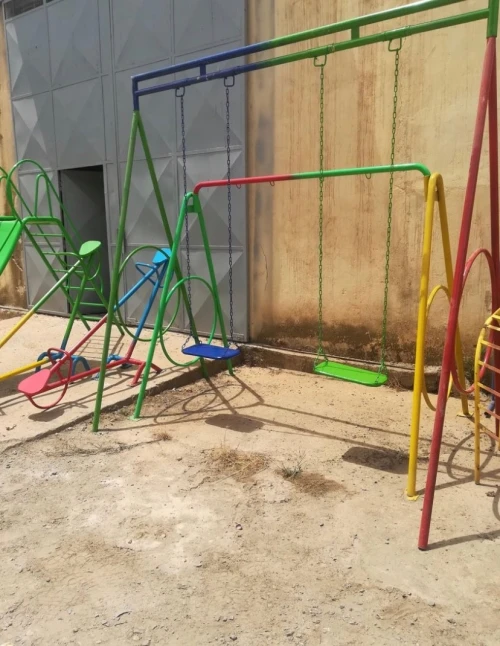 Fabrication balançoire, toboggan métallique, bascule et Jeux de Ressort