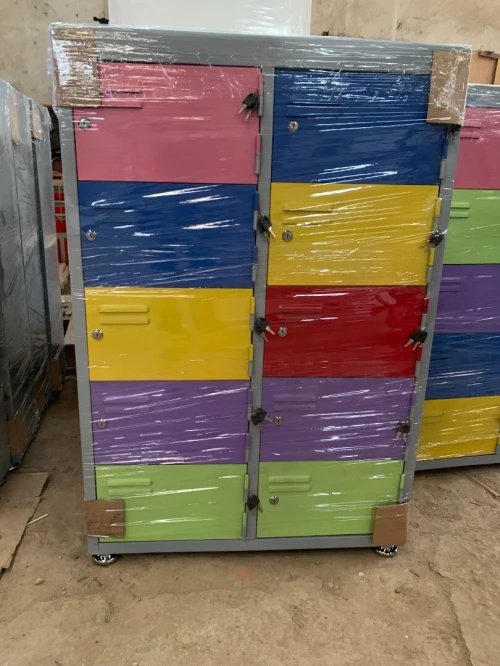 Vestiaire métallique Scolaire / Armoire métallique / Classeur métallique C4 / Rayonnage / Etagère