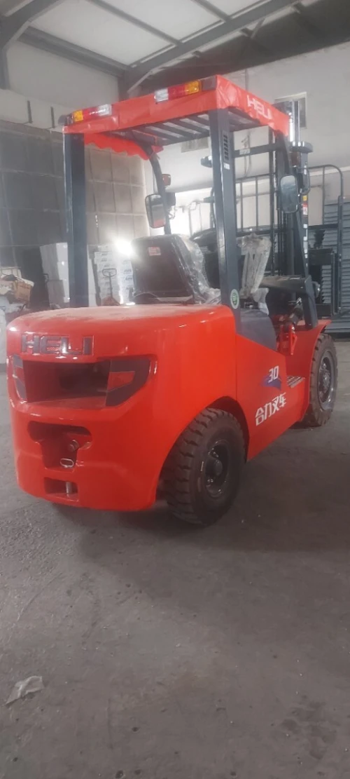 HELI CHARIOT ELEVATEUR 3 TONNES 2025