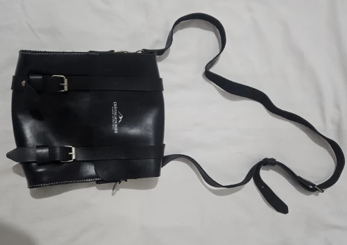 SACOCHE EN VERITABLE CUIR