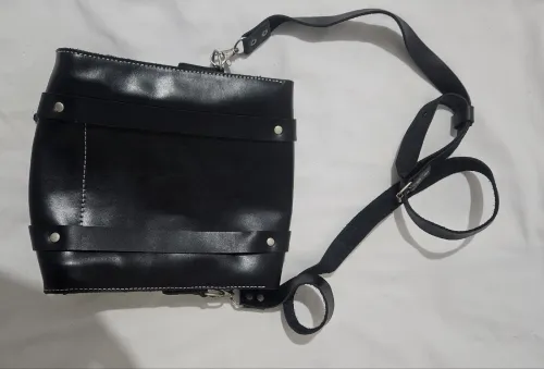SACOCHE EN VERITABLE CUIR