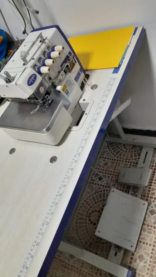 Machine à coudre surjeteuse jaki 5 fils