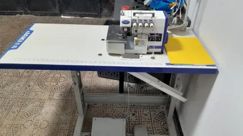 Machine à coudre surjeteuse jaki 5 fils