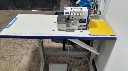 Machine à coudre surjeteuse jaki 5 fils