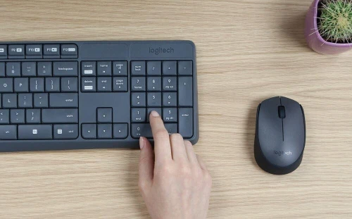 Combo Clavier et Souris Logitech MK235 Sans Fil pour Windows, Souris Optique
