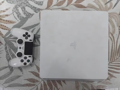 Plastation 4 slim blanche