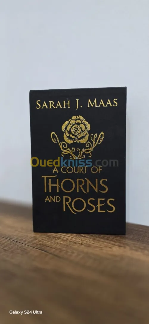 A court of thrones and roses
