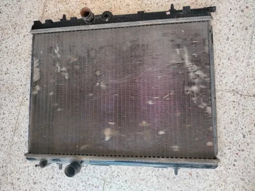 Triangle gauche et amortisseur gauche et radiateur moteur value d'origine 206+