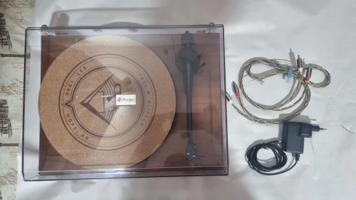 PRO-JECT X KLIPSCH HERITAGE DEBUT CARBON (DC) NOYER + Ortofon 2M Blue + PRO-JECT TUBE BOX S Préampli