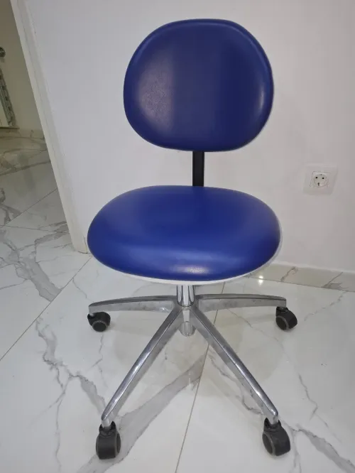 Chaise a roulette orthopédique
