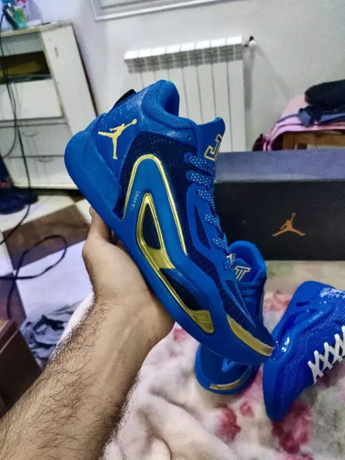 Des baskets nba air Jordan Tatum originals 