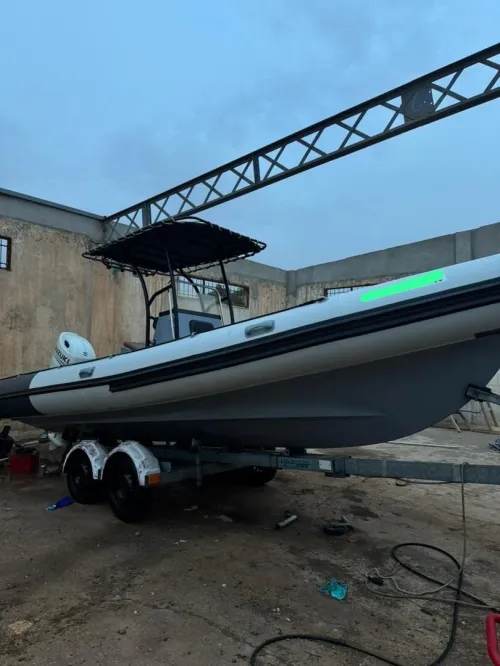 Semi rigide pneuboat 