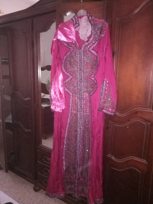 DES TENUES DE FETES A VENDRE