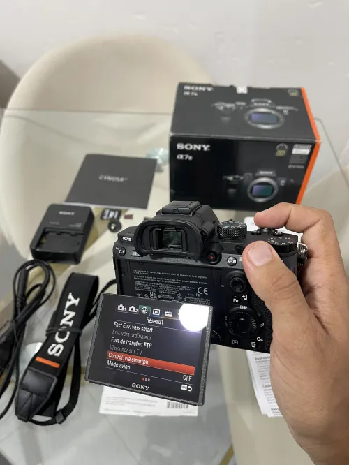 Sony A7 III : Très bon état / 6k click + carte mémoire 128 gb