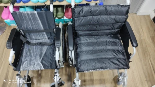 Fauteuil roulant large 56 cm penu gonflable 