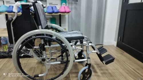 Fauteuil roulant noir aluminium 