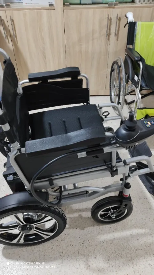 Fauteuil roulant Electrique pliable et léger