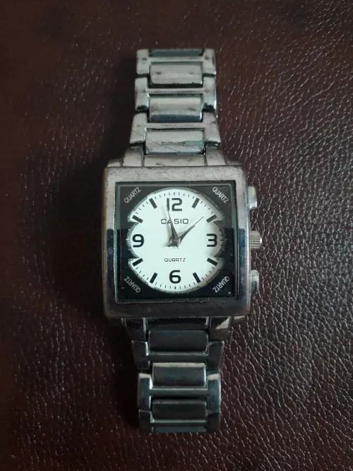 MONTRES QUARTZ pour HOMMES - ساعات للرجال