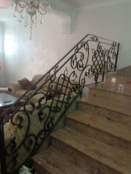 بيع دربوز من الحديد (حالة ممتازة)