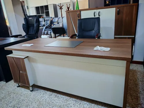 Ensemble de bureau PDG 4pcs (notre production)