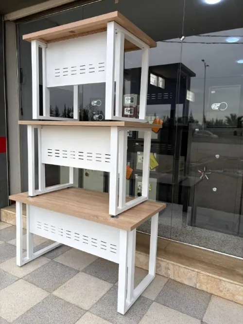bureau en pieds métallique