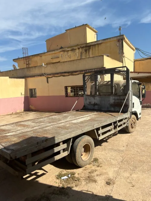 Isuzu NPR71 مسحة 2016