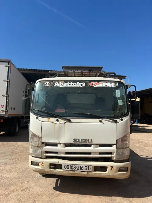 Isuzu NPR71 مسحة 2016
