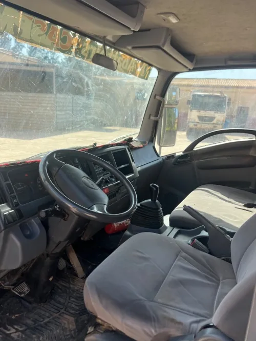 Isuzu NPR71 مسحة 2016