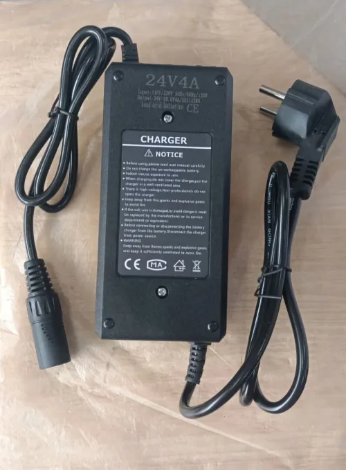 Chargeur de batterie pour fauteuil roulant électrique