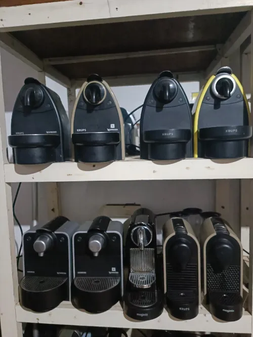 Machine à café Nespresso . Voir en bas de l'annonce  la liste des modèles avec prix