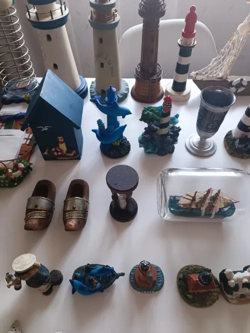 Collections variée d'objets de décoration sur le thème marin