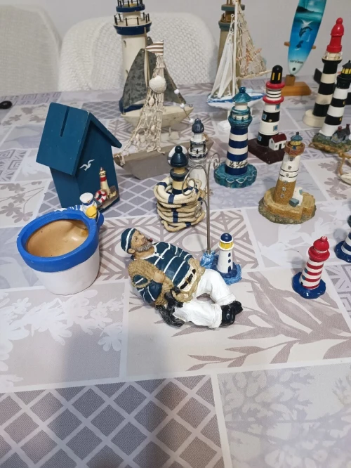 Collections variée d'objets de décoration sur le thème marin