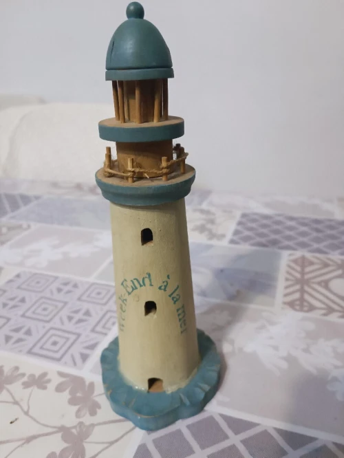 Collections variée d'objets de décoration sur le thème marin