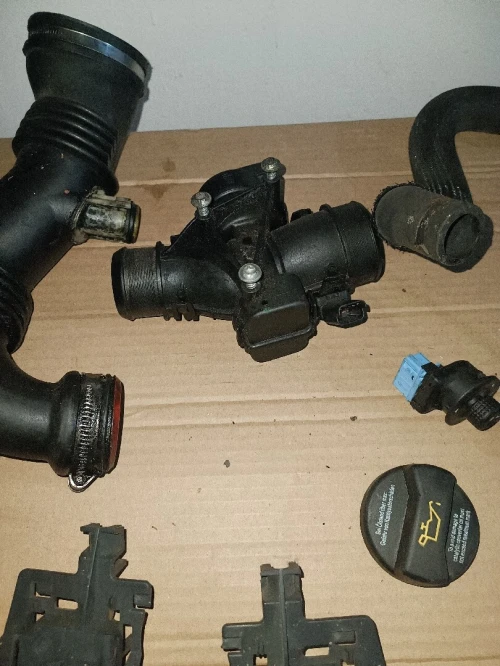 Lot complet de pièces auto Citroën C3 et Peugeot 207 1.6 Hdi 90 Cv