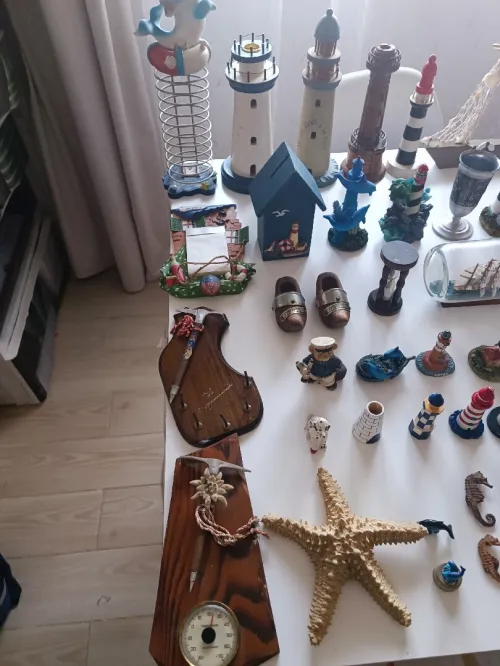 Collections variée d'objets de décoration sur le thème marin