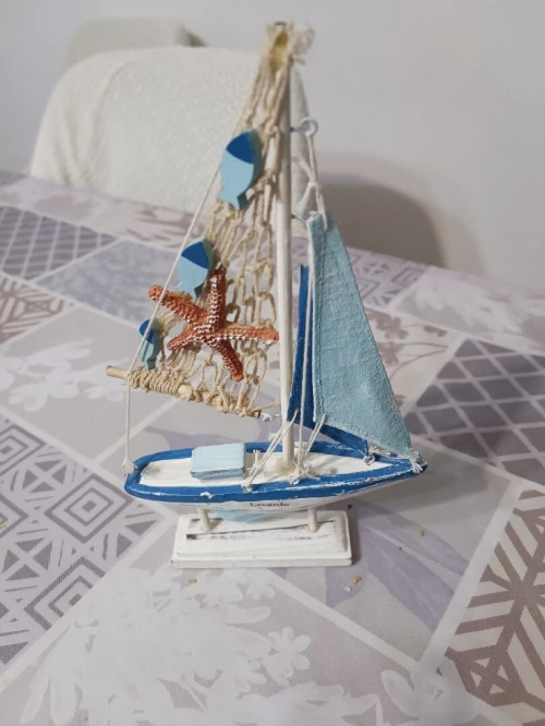 Collections variée d'objets de décoration sur le thème marin