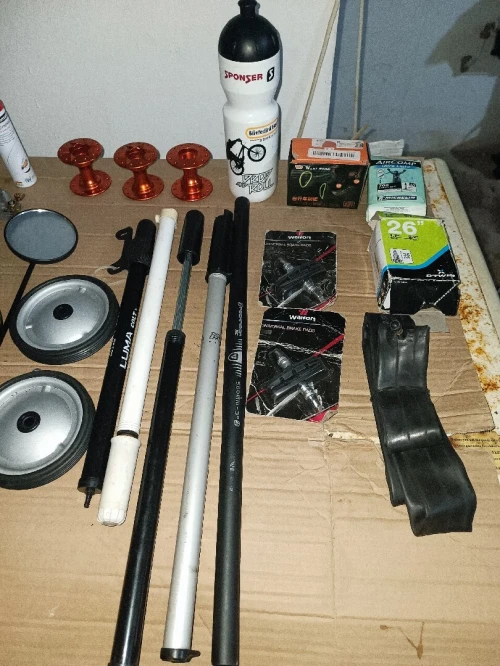 lot de pièces et accessoires vélo original venu de France