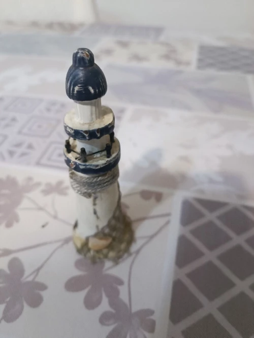 Collections variée d'objets de décoration sur le thème marin