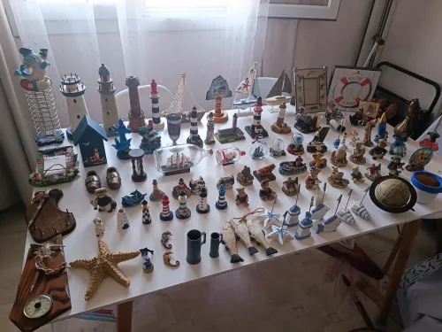 Collections variée d'objets de décoration sur le thème marin