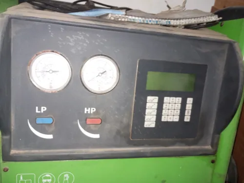 Machine recharge clim auto
