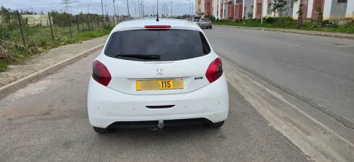 Peugeot 208 2015 Allure