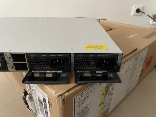 Cisco C9300-48P-A (POE)
