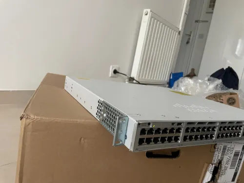 Cisco C9300-48P-A (POE)