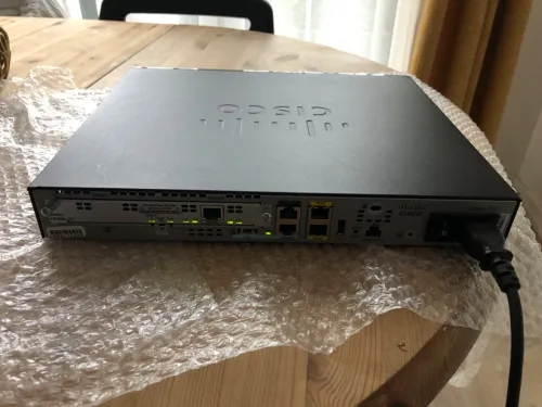 Routeur Cisco 1921 -SEC K-9