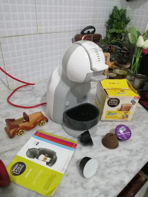 Machine à café dolce gusto mini me comme neuf