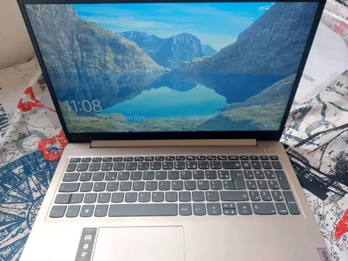 ideapad 3-15ITL6 Laptop - Type 82H8 i3 11 eme génération 4GB ram 256 ssd