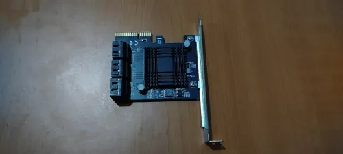 Rack HDD, Usb Hub, Carte PCIe 6sata, RAM ddr3, Laptop cooling pad et cables sata.