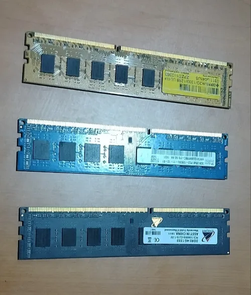 Rack HDD, Usb Hub, Carte PCIe 6sata, RAM ddr3, Laptop cooling pad et cables sata.